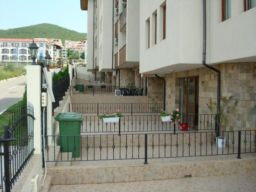 Apartments In Complex Chateau Nessebar Свети-Влас Экстерьер фото